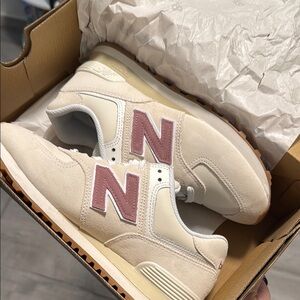 New Balance 574 Beige and Rose Sneakers